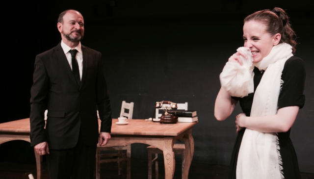 Usted Tiene Ojos de Mujer Fatal... en la Radio