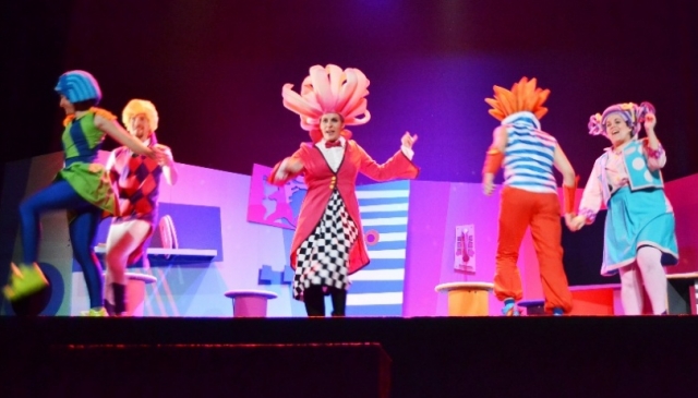 Trasto, Truka y la Profesora Trova