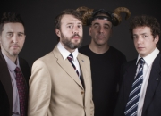 Desde aquí veo sucia la plaza